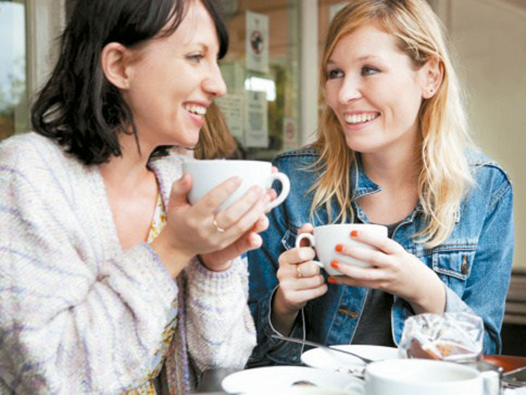 Imagen de dos Mujeres bebiendo Té