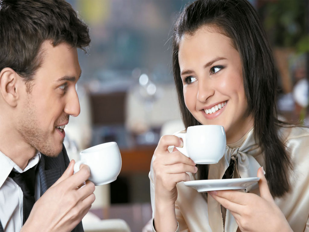 Pareja bebiendo Té